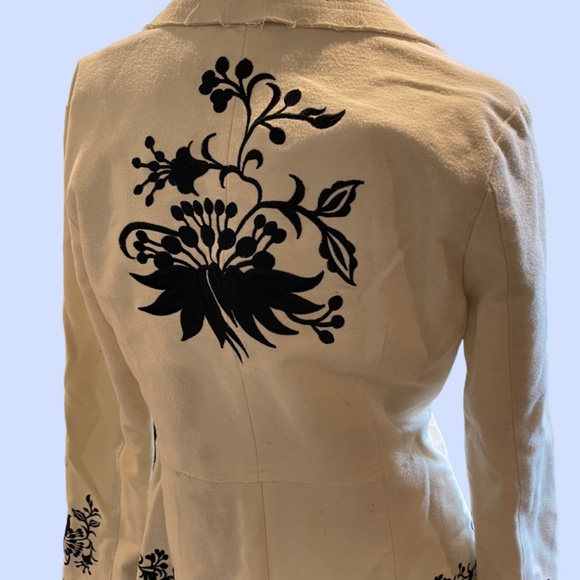 Artisan Embroidered Cotton Jacket | White & Black | Size 4 - Picture 5 of 6